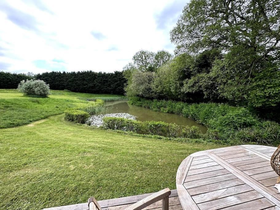 Beautiful Cabin With Pond View Стенінґ Екстер'єр фото